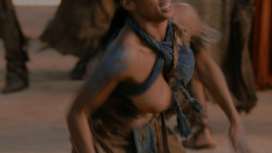 extant_GameOfThrones_1x01-WinterIsComing_4808