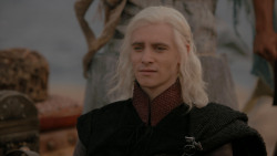 extant_GameOfThrones_1x01-WinterIsComing_4817