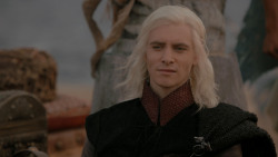 extant_GameOfThrones_1x01-WinterIsComing_4818