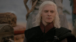 extant_GameOfThrones_1x01-WinterIsComing_4819