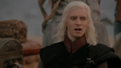 extant_GameOfThrones_1x01-WinterIsComing_4820