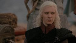 extant_GameOfThrones_1x01-WinterIsComing_4822