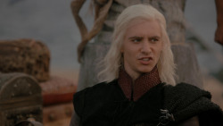 extant_GameOfThrones_1x01-WinterIsComing_4824