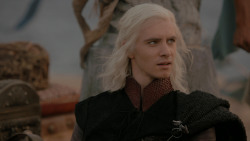 extant_GameOfThrones_1x01-WinterIsComing_4831