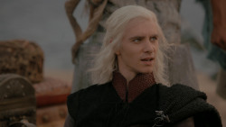 extant_GameOfThrones_1x01-WinterIsComing_4832