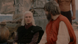 extant_GameOfThrones_1x01-WinterIsComing_4840