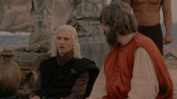 extant_GameOfThrones_1x01-WinterIsComing_4841