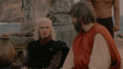 extant_GameOfThrones_1x01-WinterIsComing_4844