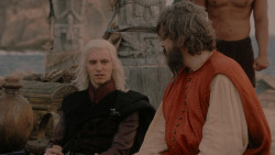 extant_GameOfThrones_1x01-WinterIsComing_4845