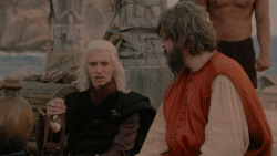 extant_GameOfThrones_1x01-WinterIsComing_4847