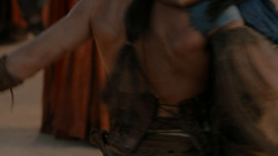 extant_GameOfThrones_1x01-WinterIsComing_4852
