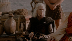 extant_GameOfThrones_1x01-WinterIsComing_4928
