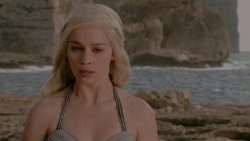 extant_GameOfThrones_1x01-WinterIsComing_4939