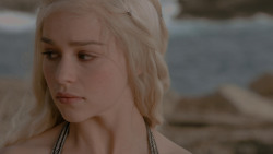 extant_GameOfThrones_1x01-WinterIsComing_4978