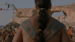 extant_GameOfThrones_1x01-WinterIsComing_5012