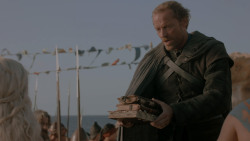 extant_GameOfThrones_1x01-WinterIsComing_5016