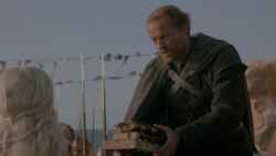 extant_GameOfThrones_1x01-WinterIsComing_5017