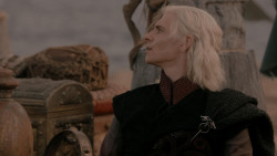 extant_GameOfThrones_1x01-WinterIsComing_5050