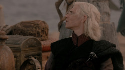 extant_GameOfThrones_1x01-WinterIsComing_5051