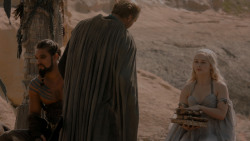 extant_GameOfThrones_1x01-WinterIsComing_5056