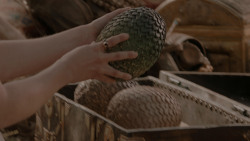 extant_GameOfThrones_1x01-WinterIsComing_5094