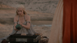 extant_GameOfThrones_1x01-WinterIsComing_5095
