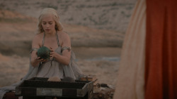 extant_GameOfThrones_1x01-WinterIsComing_5096