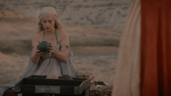 extant_GameOfThrones_1x01-WinterIsComing_5097