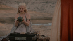 extant_GameOfThrones_1x01-WinterIsComing_5099
