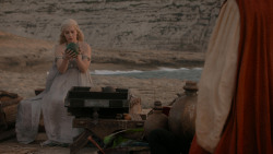 extant_GameOfThrones_1x01-WinterIsComing_5106