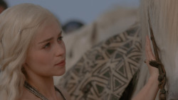 extant_GameOfThrones_1x01-WinterIsComing_5246