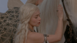 extant_GameOfThrones_1x01-WinterIsComing_5255