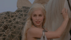 extant_GameOfThrones_1x01-WinterIsComing_5259
