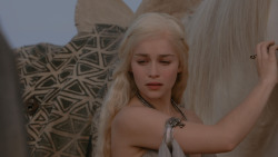 extant_GameOfThrones_1x01-WinterIsComing_5270