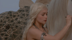 extant_GameOfThrones_1x01-WinterIsComing_5273