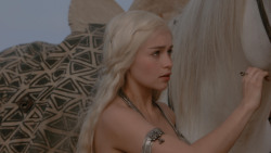extant_GameOfThrones_1x01-WinterIsComing_5274