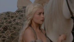 extant_GameOfThrones_1x01-WinterIsComing_5275