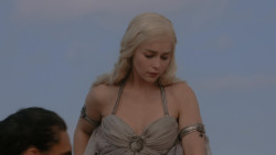 extant_GameOfThrones_1x01-WinterIsComing_5292