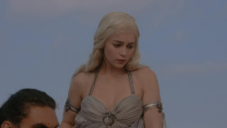 extant_GameOfThrones_1x01-WinterIsComing_5293