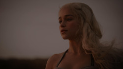 extant_GameOfThrones_1x01-WinterIsComing_5344