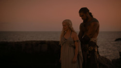 extant_GameOfThrones_1x01-WinterIsComing_5396