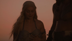 extant_GameOfThrones_1x01-WinterIsComing_5425