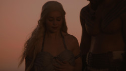 extant_GameOfThrones_1x01-WinterIsComing_5426