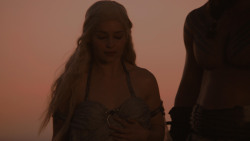 extant_GameOfThrones_1x01-WinterIsComing_5428