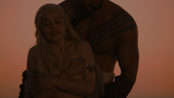 extant_GameOfThrones_1x01-WinterIsComing_5479