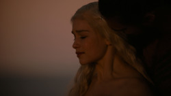 extant_GameOfThrones_1x01-WinterIsComing_5495