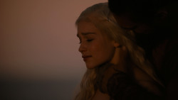 extant_GameOfThrones_1x01-WinterIsComing_5496