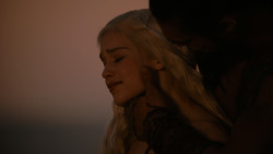 extant_GameOfThrones_1x01-WinterIsComing_5497