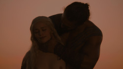 extant_GameOfThrones_1x01-WinterIsComing_5498