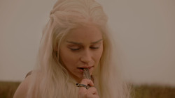 extant_GameOfThrones_1x02-TheKingsroad_0082